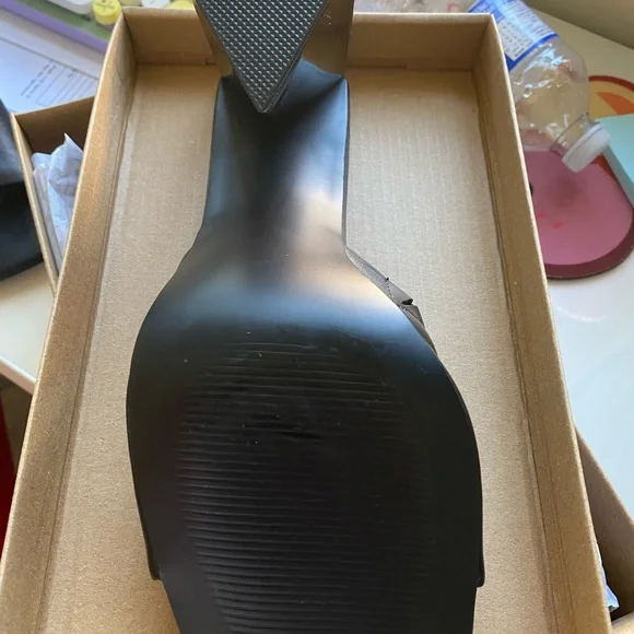 Steve Madden Heels! Size 10! Black! New style heels! Good leather! - Picture 4 of 6